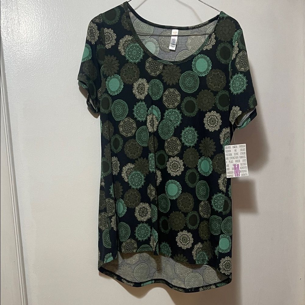 Lularoe  Patterned Short Sleeve Top medium Nwt